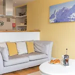 아파트 Enjoy Relaxing Family Breaks In With Parking 앰블사이드